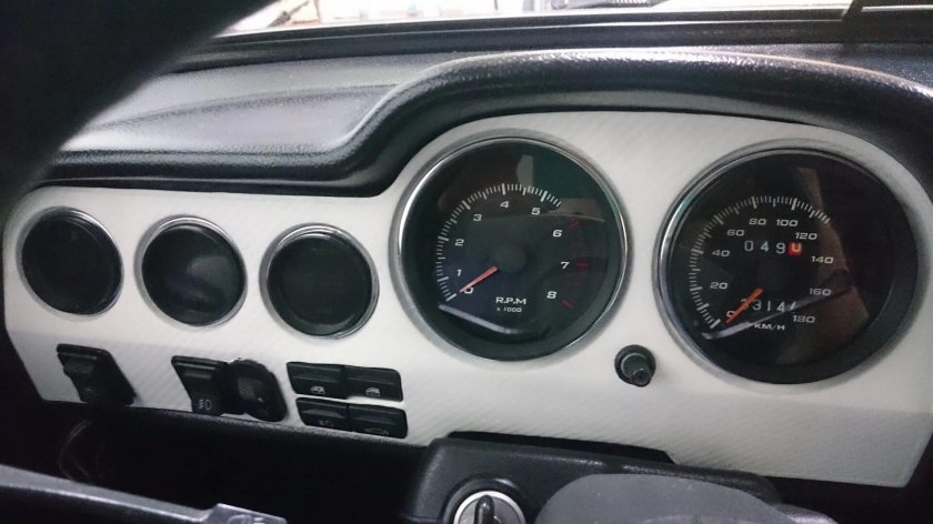 Тюнингованная приборная панель ВАЗ 2106