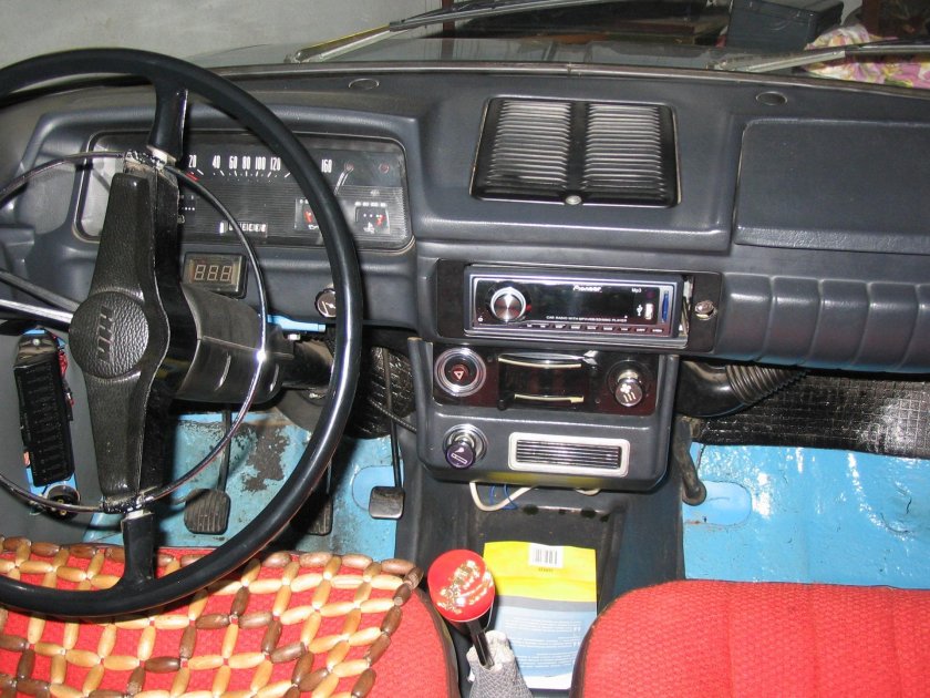 ИЖ 21251 салон