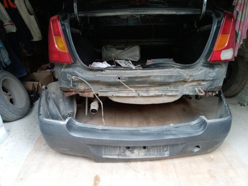 Рено Логан 1 без заднего бампера