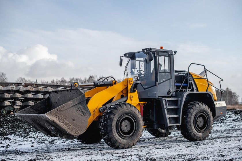 Фронтальный погрузчик ДСТ-Урал п465