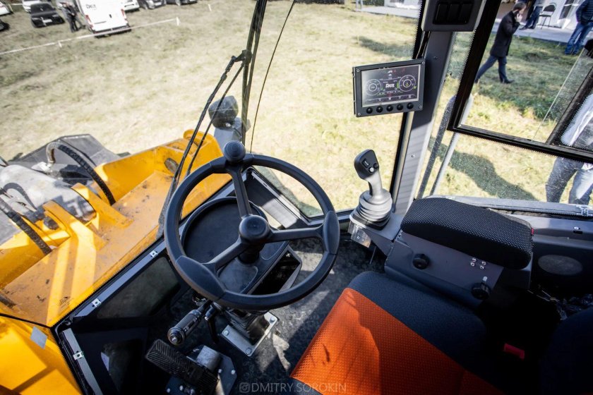 Фронтальный погрузчик ДСТ Урал