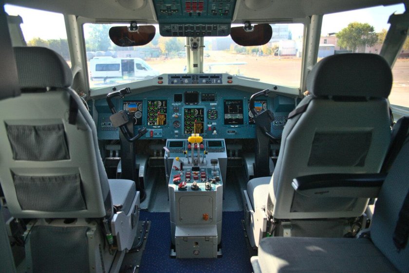 Ил-112 кабина пилотов