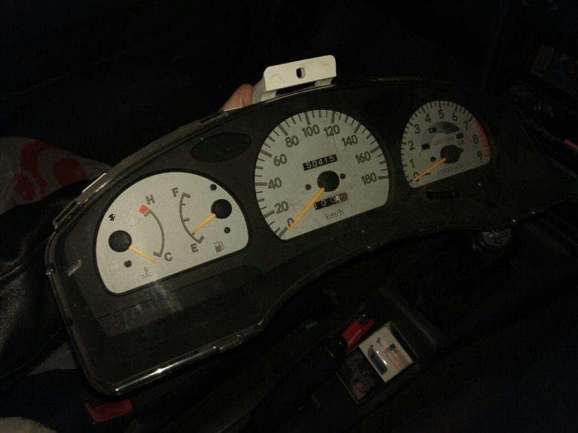 Приборная панель гланза Toyota Starlet 1998