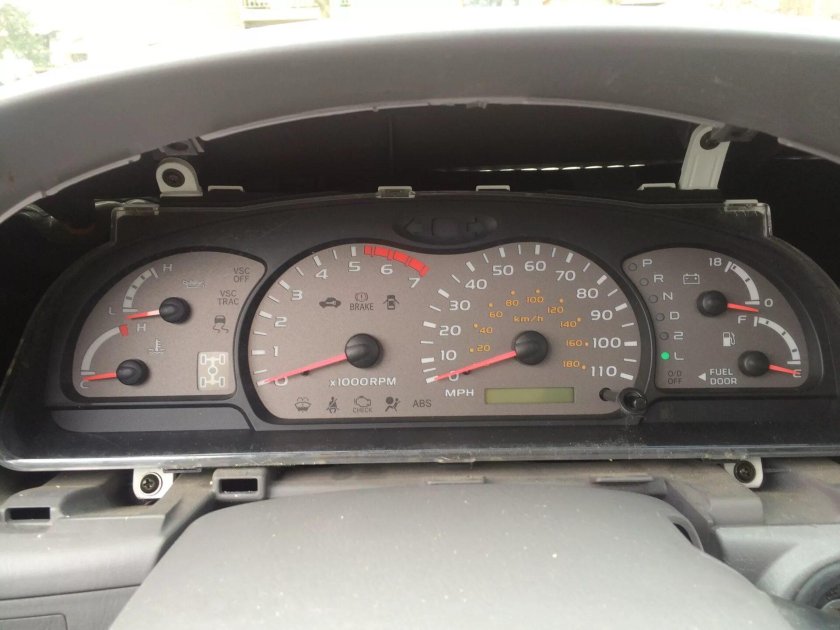 Панель приборов Тойота Секвойя