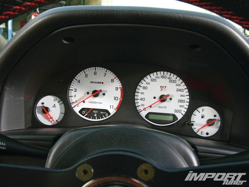Приборная панель Skyline r34 GTR