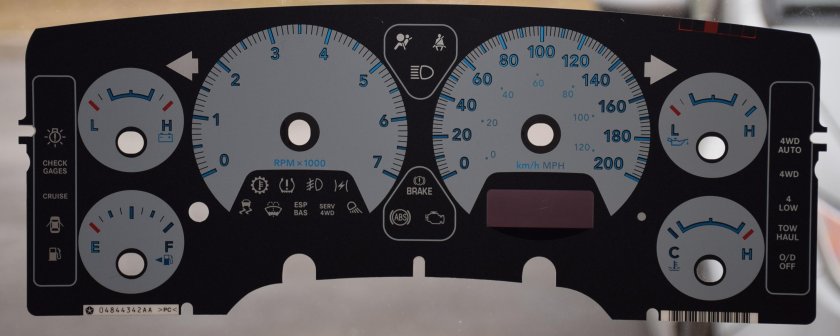 Dodge Ram 1500 приборная панель