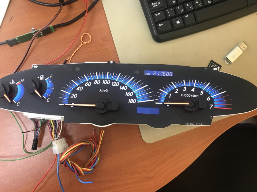 Старая приборная панель