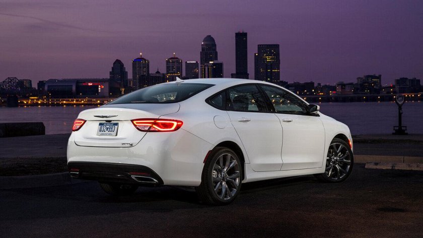 Chrysler 200 седан