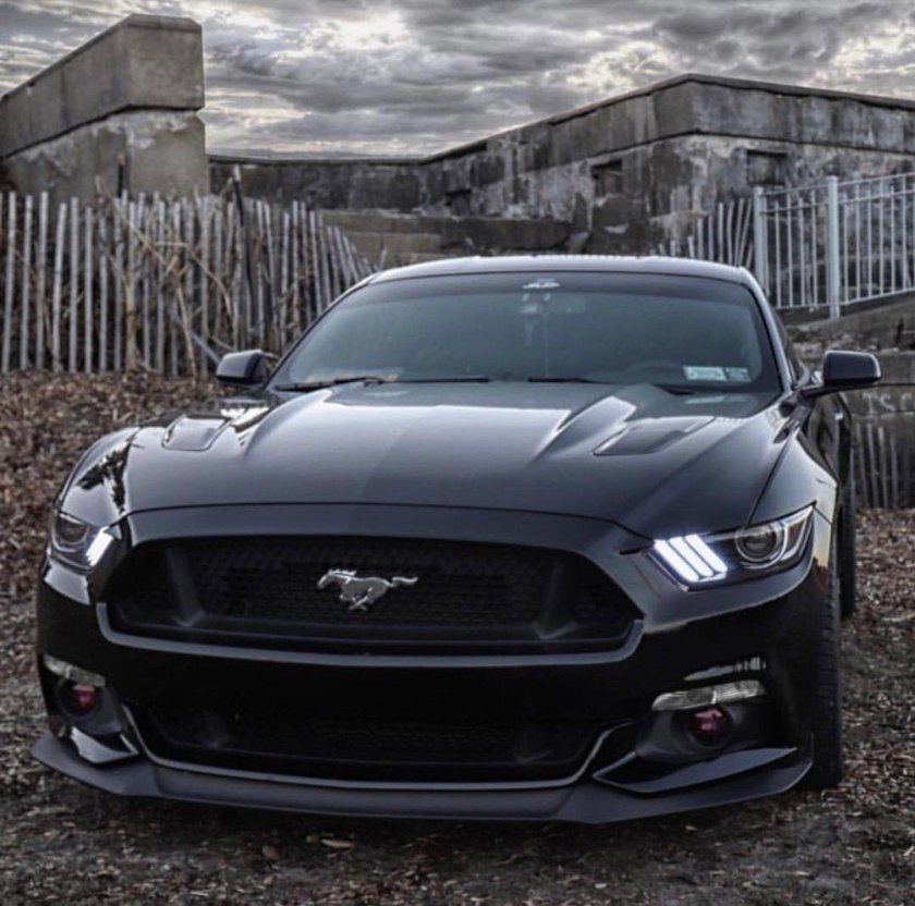 Ford Mustang Black