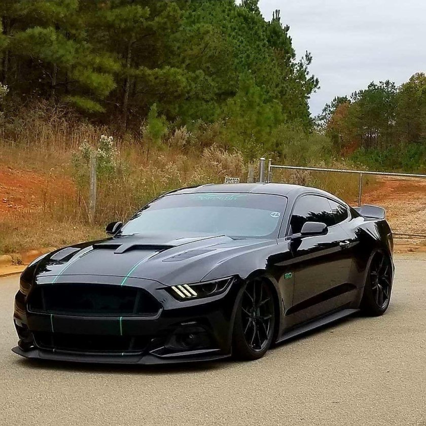 Форд Мустанг спортивный