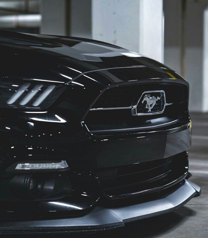 Ford Mustang Black