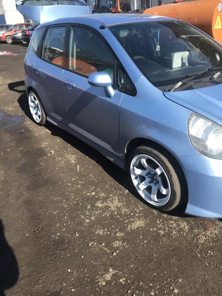 Honda Fit на 16 дисках