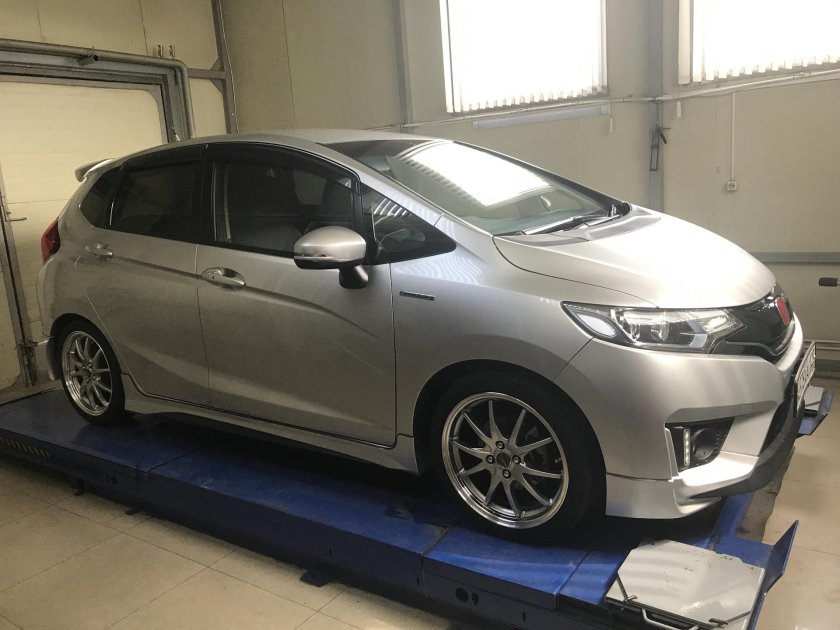 Honda Fit gk3 r16