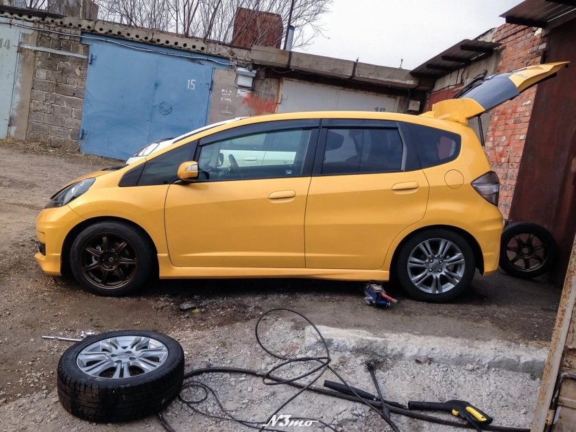 Honda Fit RS r16
