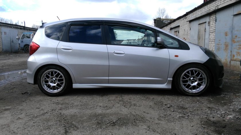 Honda Fit RS r16