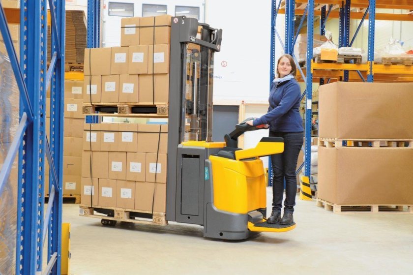 Электро штабелеры для склада Jungheinrich