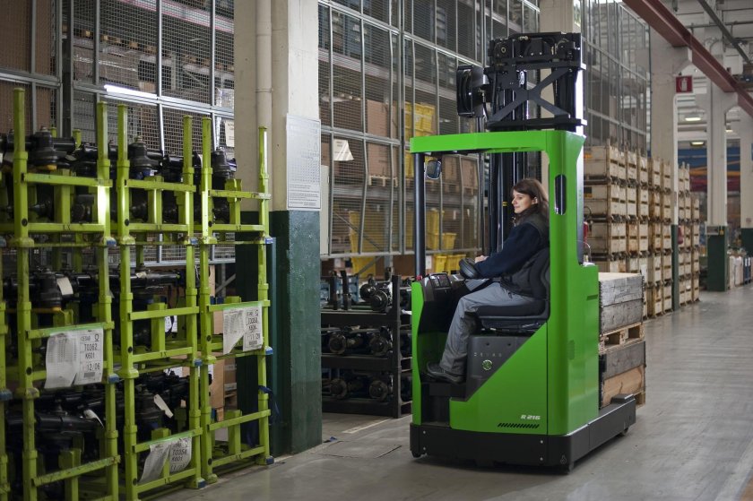 Высотный штабелер ричтрак