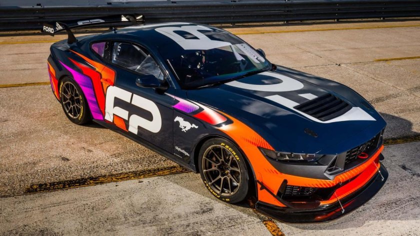 Ford Mustang гоночный