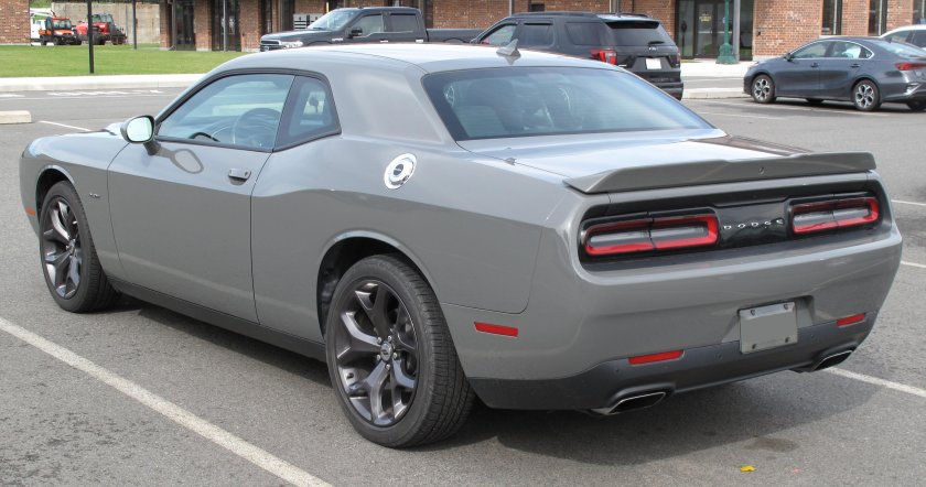 Dodge Challenger серый цвет