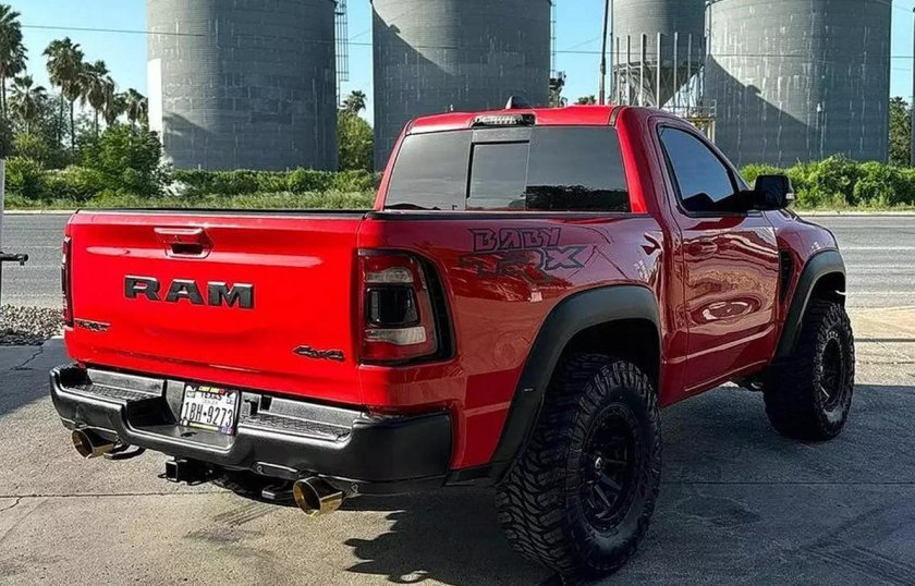 Ram TRX красный