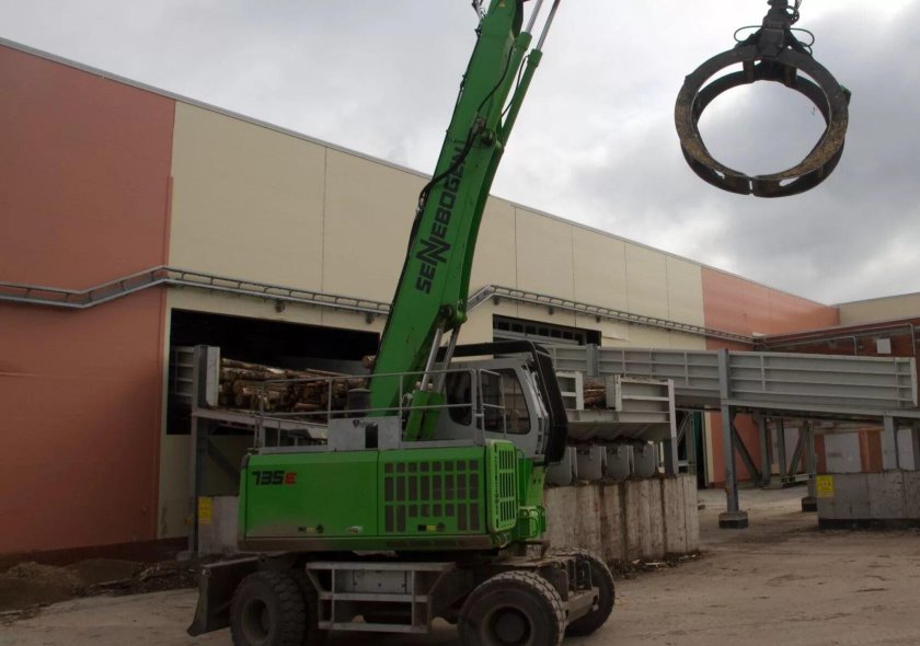 Сеннебоген 735 лесопогрузчик