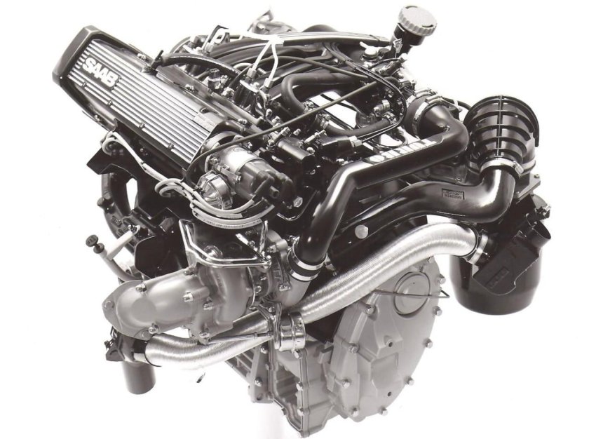 Saab 900 engine