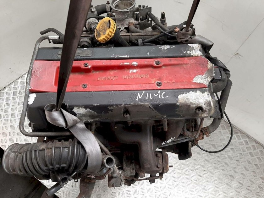 КПП является поддоном ДВС Сааб 900 1979