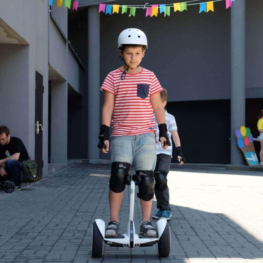 Экипировка для езды на самокате