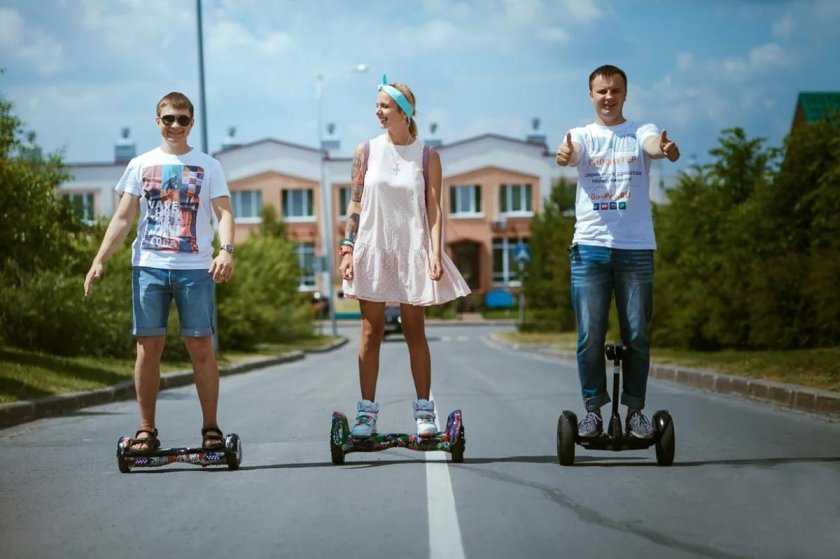 Кататься на гироскутере