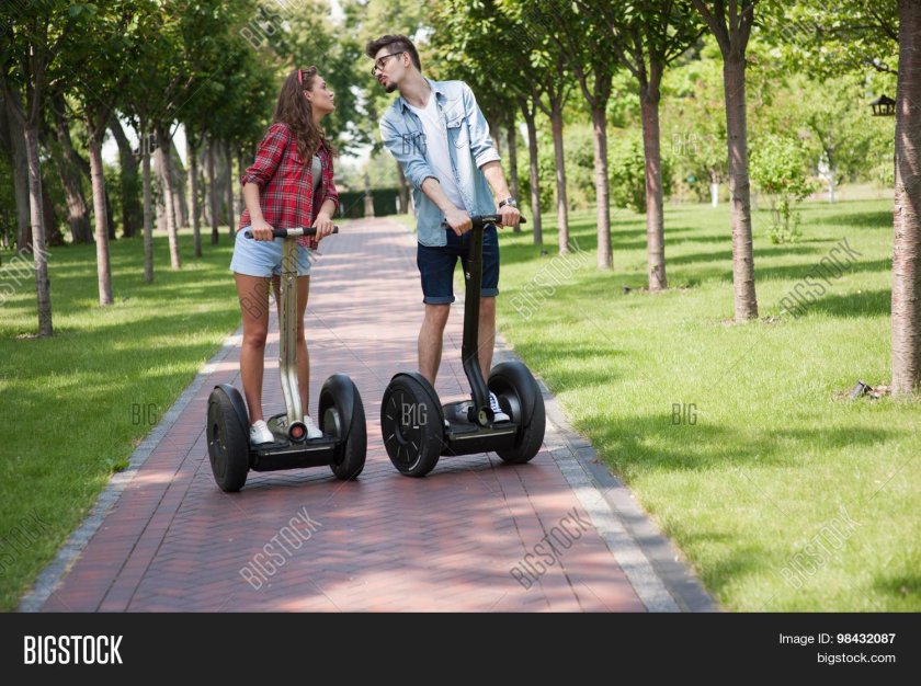 Кататься на гироскутере