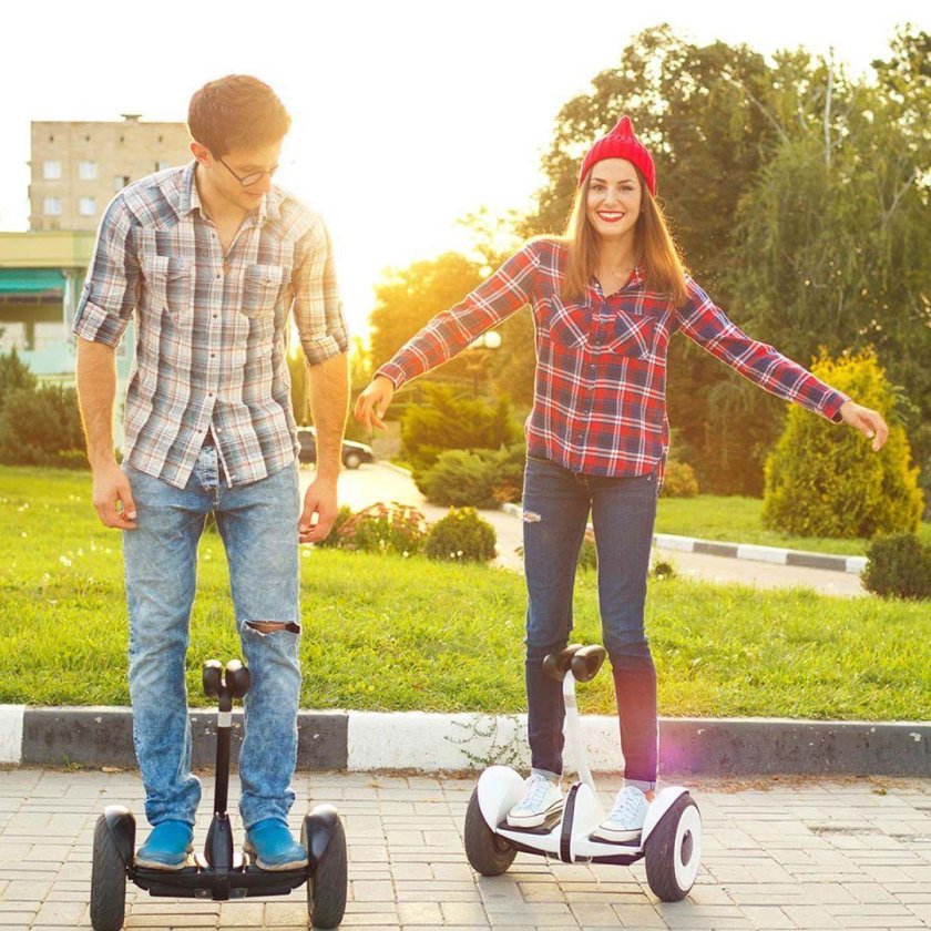 Человек на гироскутере