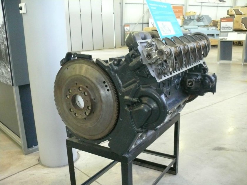 Двигатель Maybach hl 230 р45