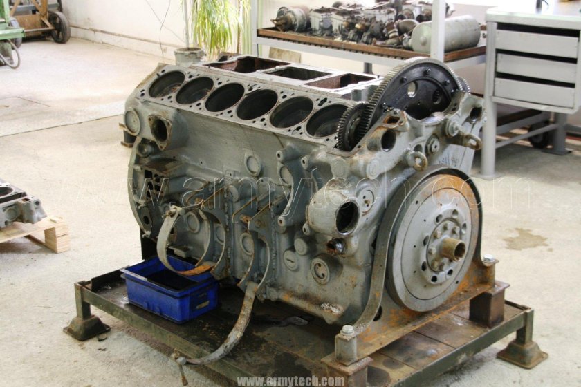 Двигатель Maybach hl 230 р45