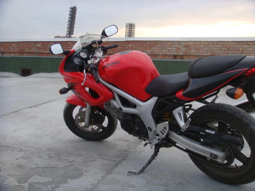 Suzuki sv400s 2001