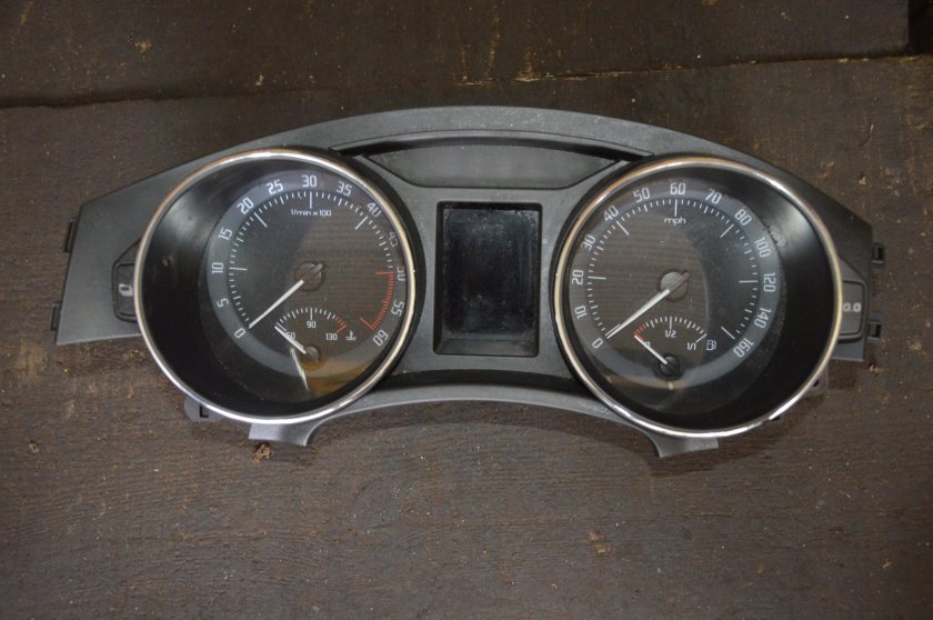 Приборная панель Суперб 2