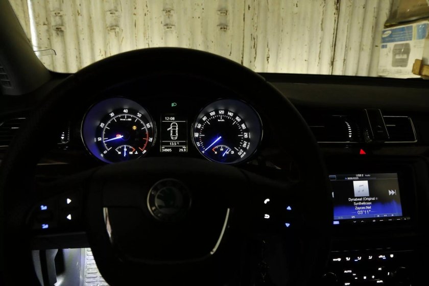 Приборная панель Суперб 2