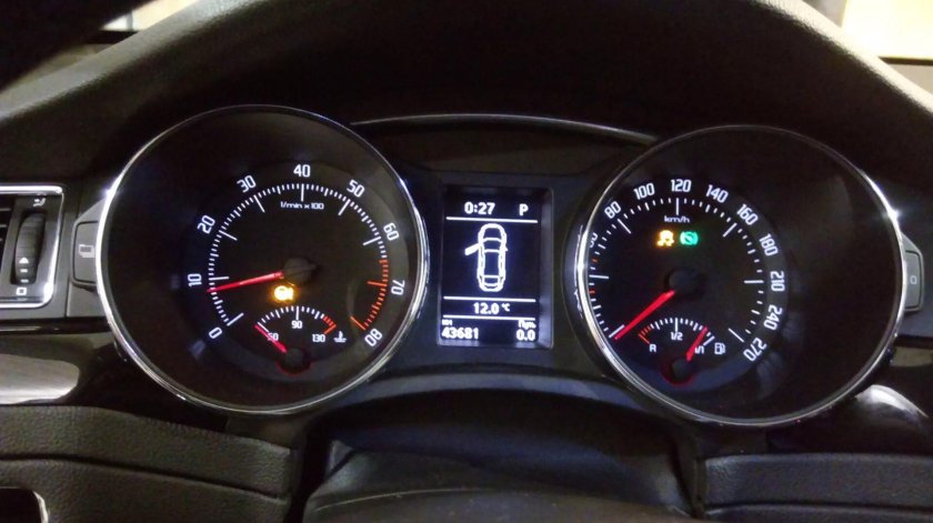 Шкода Суперб 2 приборная панель