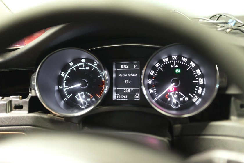 Приборная панель Skoda Superb 1