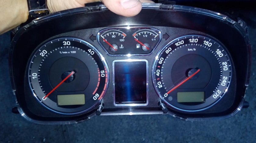 Приборная панель Skoda Superb 1