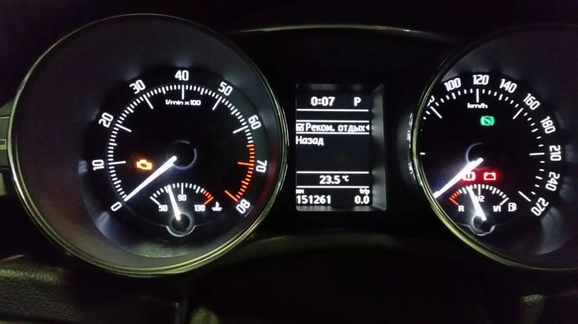 Шкода Суперб 2 приборная панель