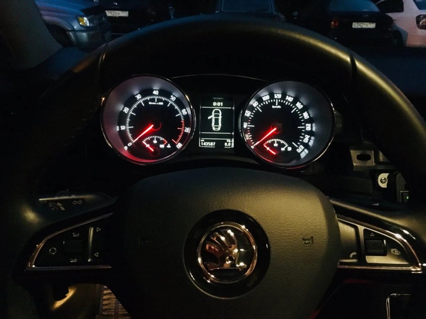 Шкода Суперб 2 приборная панель