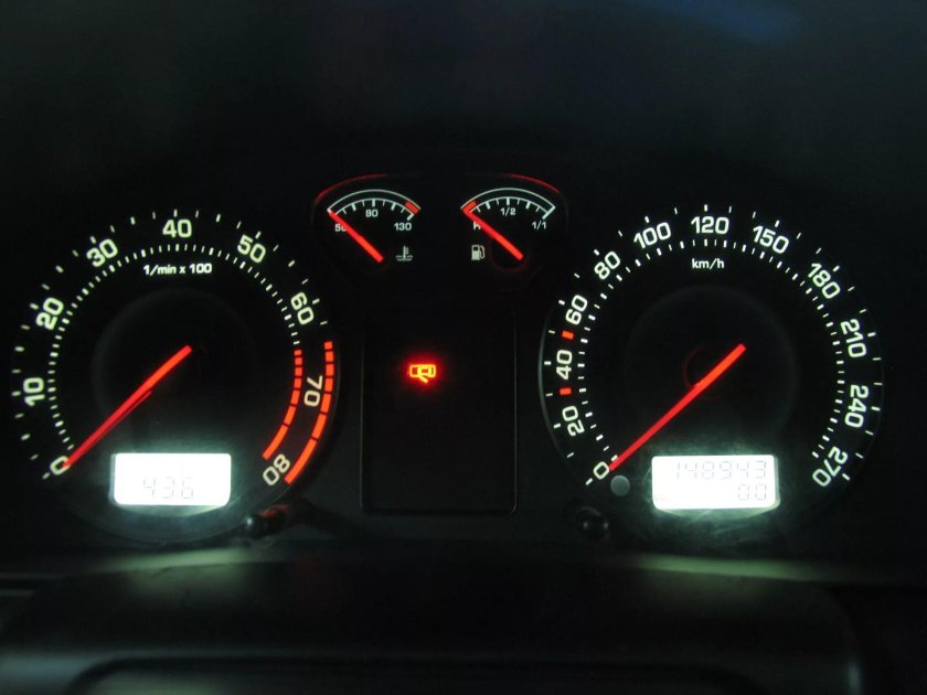 Приборная панель Skoda Superb 1