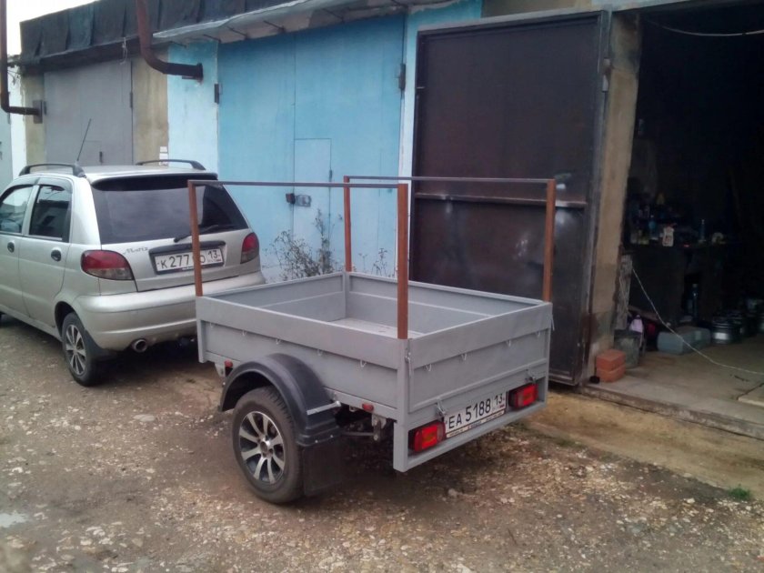 Прицеп НЕФАЗ 8122 Пчелка