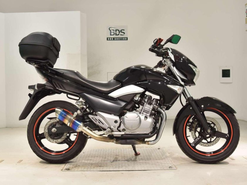 Suzuki GSR 250