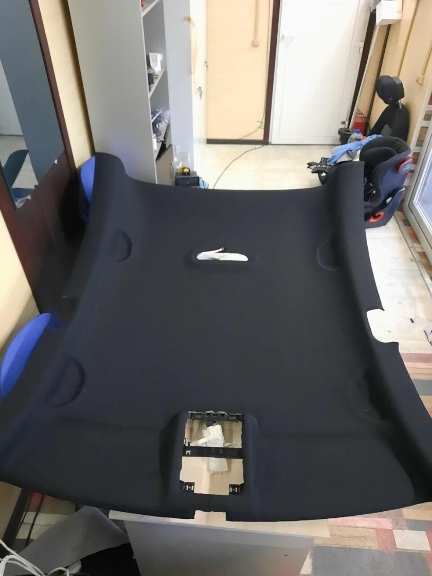 Черный потолок Вольво s60