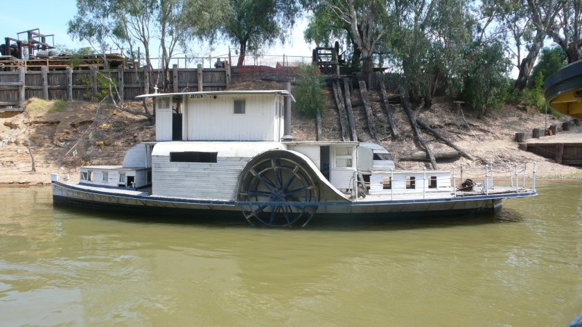 Катамаран морской хаусбот