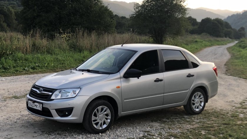 Лада Гранта 16 клапанная белая