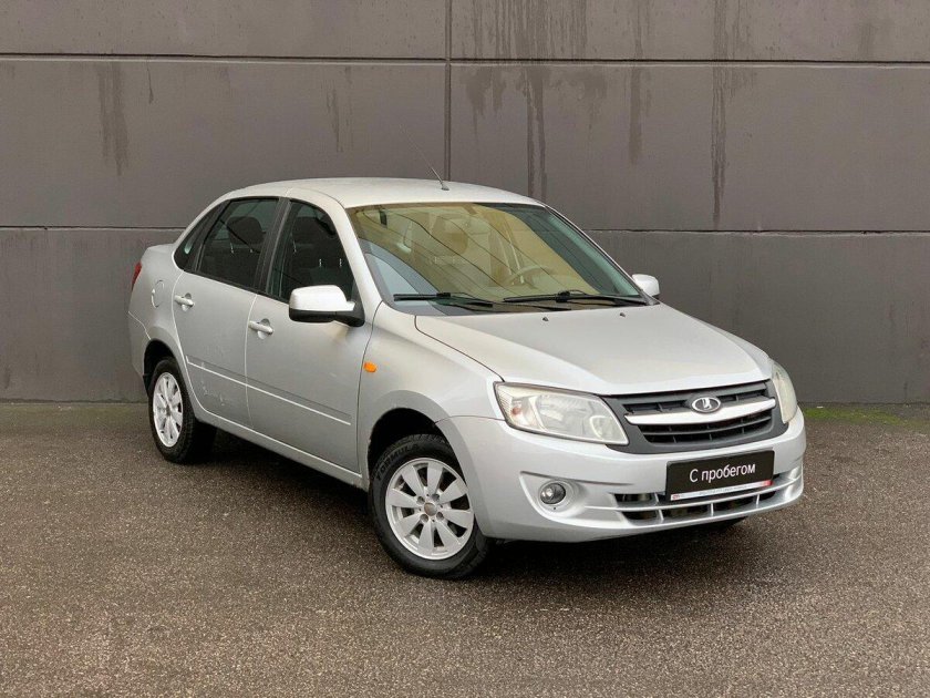 Лада Гранта седан серебристая