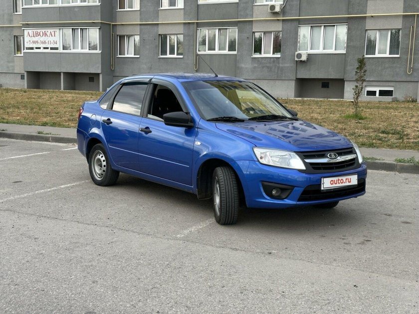 Гранта седан синий 2017