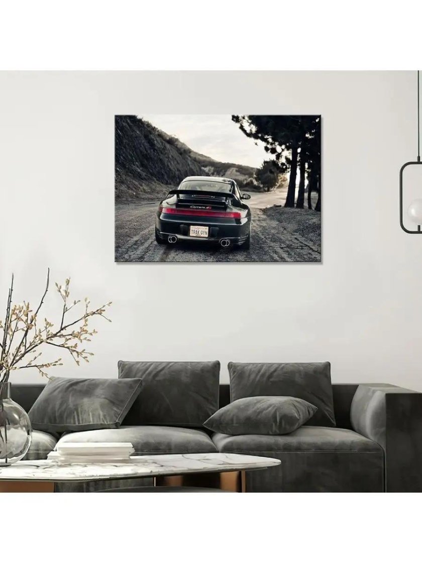 Машина на холсте